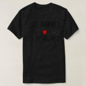 たった今結婚しました35年前35結婚周年 Tシャツ (デザイン正面)