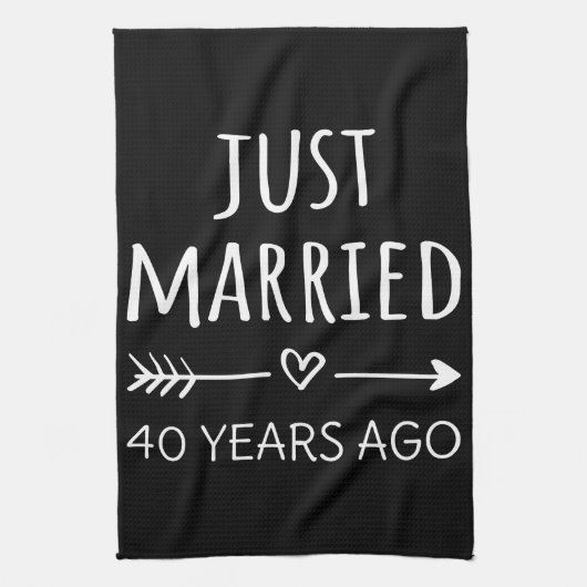 たった今結婚しました40年前 キッチンタオル (縦)