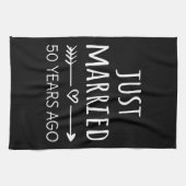 たった今結婚しました50年前 キッチンタオル (横)