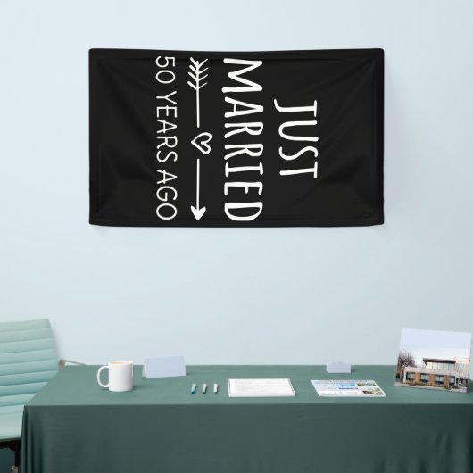 たった今結婚しました50年前 横断幕 (トレードショー)