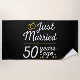 たった今結婚しました50年前II ビーチタオル