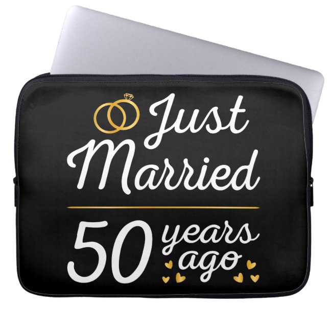 たった今結婚しました50年前II ラップトップスリーブ (正面)