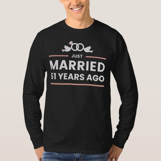 たった今結婚しました51年前おもしろいT型 – 記念日 Tシャツ (正面)