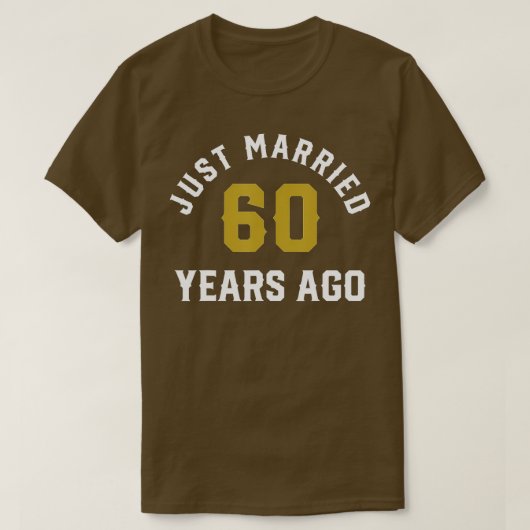 たった今結婚しました60年前の夫婦 Tシャツ (デザイン正面)