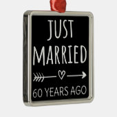 たった今結婚しました60年前 メタルオーナメント (右)