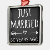 たった今結婚しました60年前 メタルオーナメント (左)