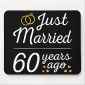 たった今結婚しました60年前II マウスパッド (正面)