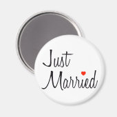 たった今結婚しました(スクリプトと赤いハート) マグネット (正面/裏面)