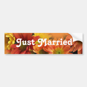 たった今結婚しました。デイジーカラフルの花 バンパーステッカー