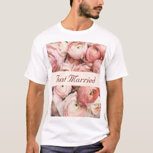 たった今結婚しました、ピンクのバラ、愛は空回りにある Tシャツ