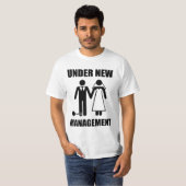 たった今結婚しました、新しい管理下 Tシャツ (正面フル)
