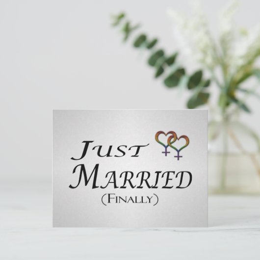 たった今結婚しました（最終的に）レズビアンプライドデザイン 案内ポストカード (スタンド正面)