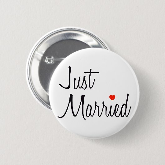 たった今結婚しました(赤いハートが付いている原稿) 缶バッジ (正面&裏面)