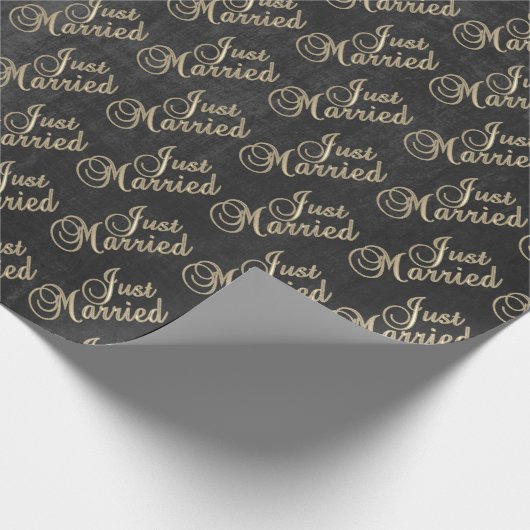 たった今結婚しました – 黒い黒板 – 結婚s ラッピングペーパー (角)