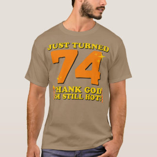 たった74神感謝してい私はまだ熱い74番目の生まれた Tシャツ