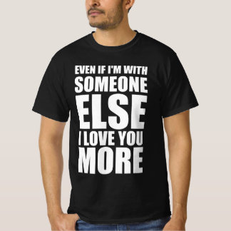 たとえ誰かといたとしても君を愛している Tシャツ