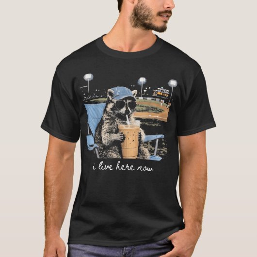 たのしいアライグマ 野球場 私の家 Tシャツ (正面)