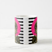 たばこのコラージュを燃やす骨格のスカル コーヒーマグカップ (中央)