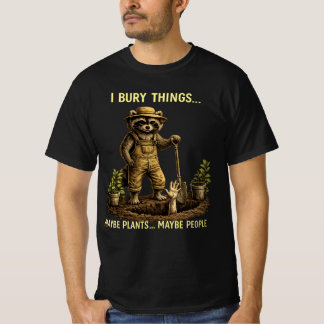 たぶん植物か人か何かを埋めてるアライグマ 冗談Tシャツ Tシャツ