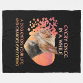 たまに犬がヨークシャーの恋人に入ってくる フリースブランケット (正面(横))