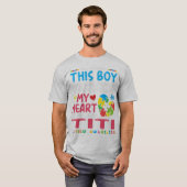 だからこの男の子はいつも一つを持つ Tシャツ (正面フル)