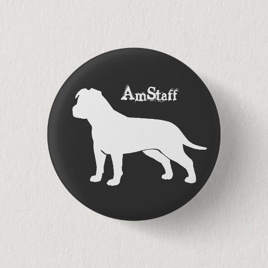 だらしない耳を搭載するAmStaff 缶バッジ (正面)