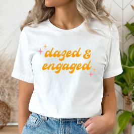 だらしなくて熱中 バチェラー・パーティーのピンクとオレンジのグルービーな雰囲気 Tシャツ