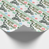 だれがそりのDirtbikeの競争のクリスマスのセーターを必要とするか ラッピングペーパー (角)