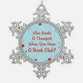 だれがセラピストのオーナメントを必要とするかブッククラブか- スノーフレークピューターオーナメント (正面)