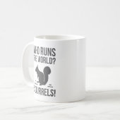 だれが世界を走りますか。 リス コーヒーマグカップ (正面左)