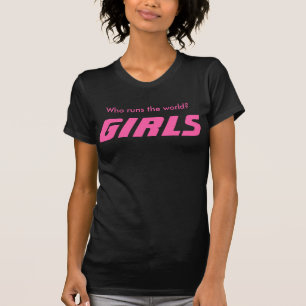 だれが世界を走るかTシャツか。 女の子 Tシャツ
