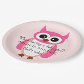 だれが女の赤ちゃんがあっていますか。 ピンクのフクロウのベビーシャワー ペーパープレート (アングル)