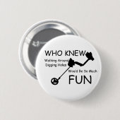 だれが歩くを知っていたか、掘る穴はそうおもしろいです 缶バッジ (正面&裏面)