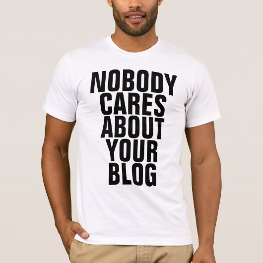 だれもあなたのブログについて気になりません Tシャツ (正面)