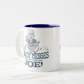 だれもジョセフ・バイデンのギアによって台なしにしません ツートーンマグカップ (正面左)