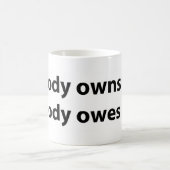だれも所有しませんし、負いません コーヒーマグカップ (中央)