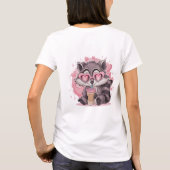 ちびかわいいアライグマ ピンクハートサングラス 美意識 Tシャツ (裏面)
