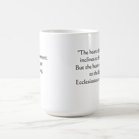 ちょうどおもしろいのために: 残っている右のv. コーヒーマグカップ (中央)