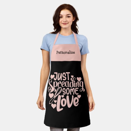 ちょうど愛の一部を広げる引用文ピンクブラック料理 エプロン (着用した状態)