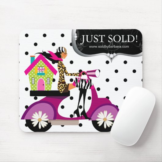 ちょうど販売される不動産の不動産仲介業者のスクーターの女の子の点 マウスパッド (マウス)