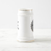 ちょうど1つのより多くのビールのジョッキ ビールジョッキ (中央)