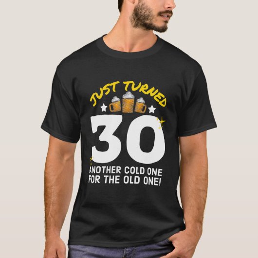 ちょうど30歳の古い30誕生のために冷たい1を回した Tシャツ (正面)
