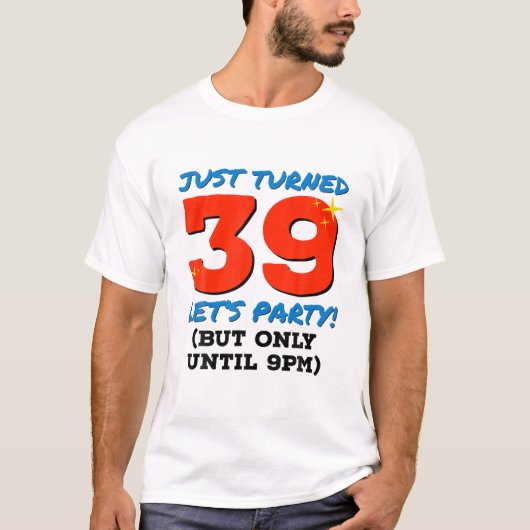 ちょうど39歳のパーティーを午後9時おもしろい39分誕生日 Tシャツ (正面)