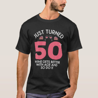 ちょうど50歳の誕生日で50のワインを良くした Tシャツ