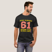 ちょうど61神感謝してい私はまだ熱い61番目の生まれ Tシャツ (正面フル)