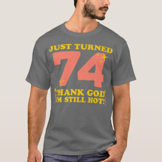 ちょうど74神感謝していはまだ熱い74番目の誕生日 Tシャツ
