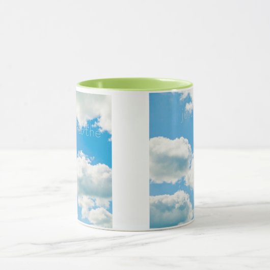 ちょうど.....リラックスします雲のマグで呼吸して下さい マグカップ (中央)