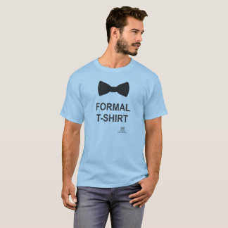 ちょうネクタイが付いているフォーマルなTシャツ Tシャツ