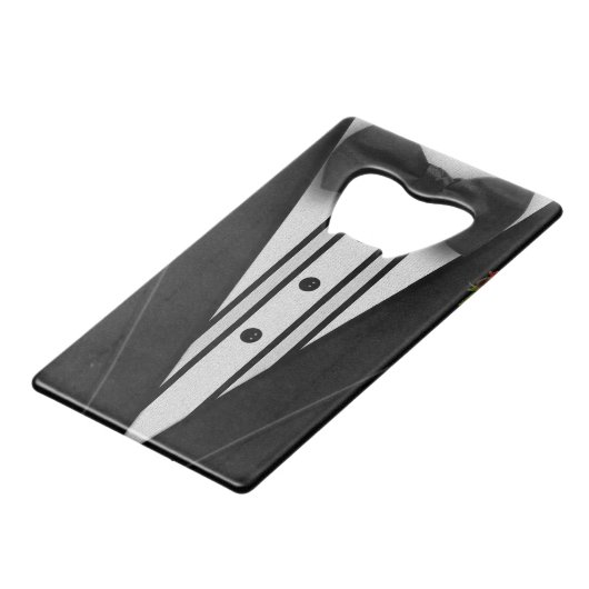 ちょうネクタイが付いている黒いタキシード クレジットカード栓抜き (正面アングル)