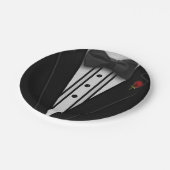 ちょうネクタイが付いている黒いタキシード ペーパープレート (アングル)